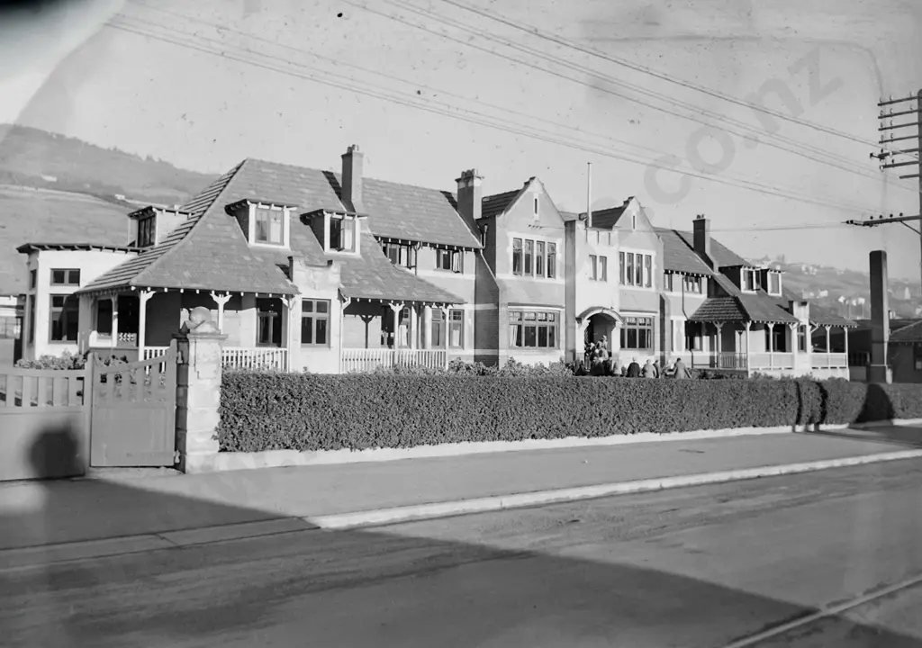 EA Philips studio? 3 boxes glass plate negatives: Ross Home, Brinsley House, Geo. Barton, HMS Dauntless etc. Image 1++