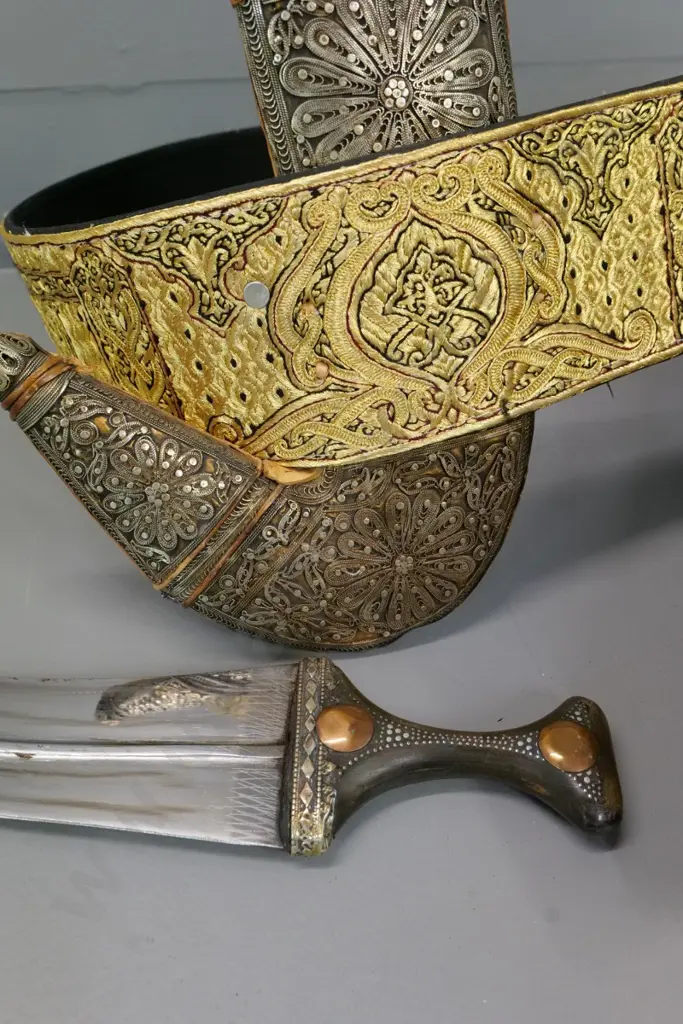 Jambiya knife etc from Saada, Yemen -  metal work scabbard and embroidered belt - knife and scabbard L-360 Image 1++