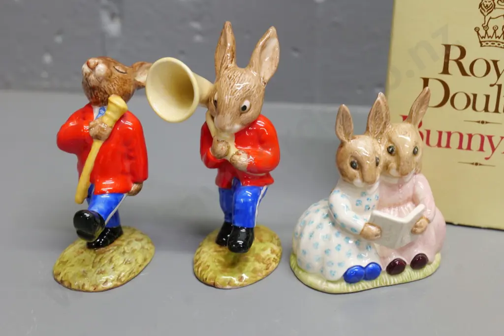 3 Royal Doulton Bunnykins figures with original boxes incl. 2 marching band figures - all dated 1984 Image 1++