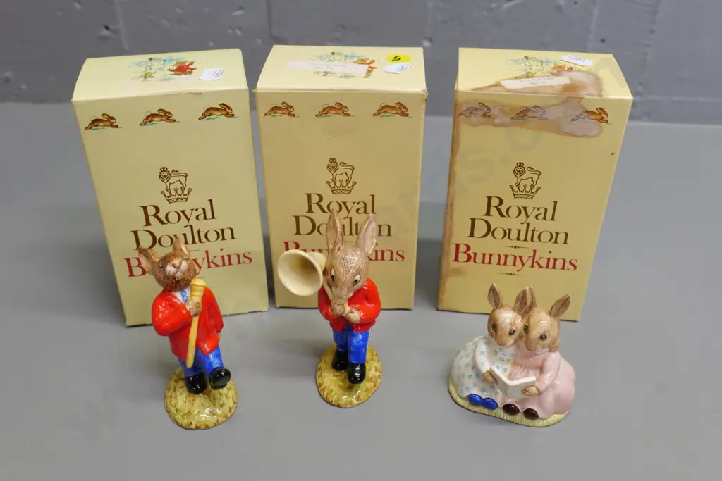 3 Royal Doulton Bunnykins figures with original boxes incl. 2 marching band figures - all dated 1984 Image 1++