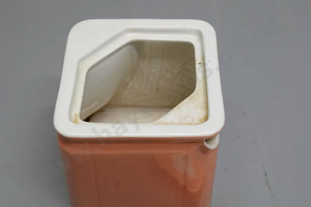 T&G Greene small cube teapot H-110 W-120 D-120 Image 1++