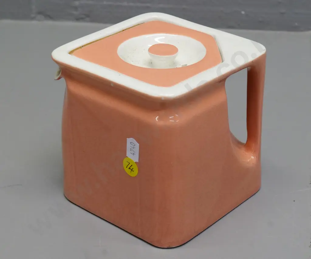 T&G Greene small cube teapot H-110 W-120 D-120 Image 1++