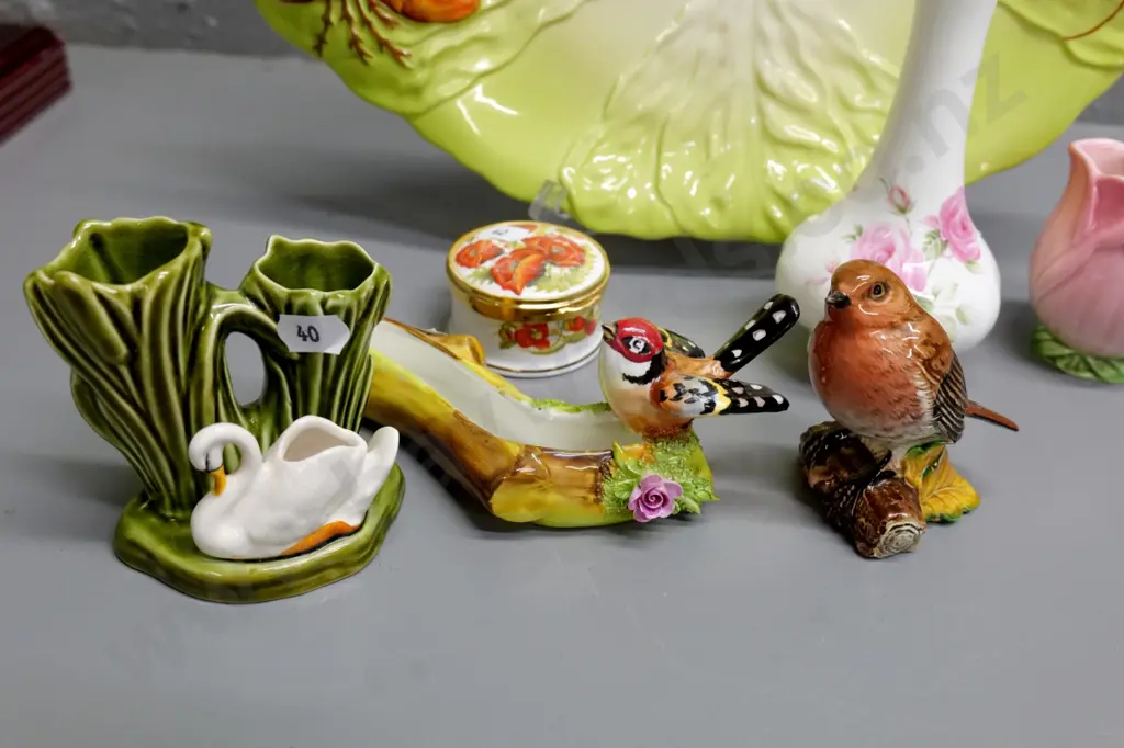 Carlton ware lobster dish L-350 W-230, Sylvac swan vase, Beswick robin, Cara bird trough etc. Image 1++