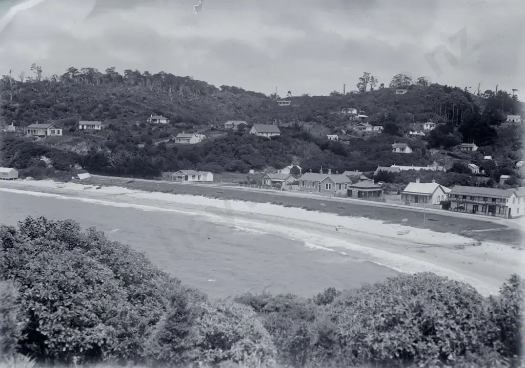 EA Philips studio? 3 boxes glass plate negatives: 1927 Oreti Beach motor races, Bluff, Stewart Island, etc. Image 1++