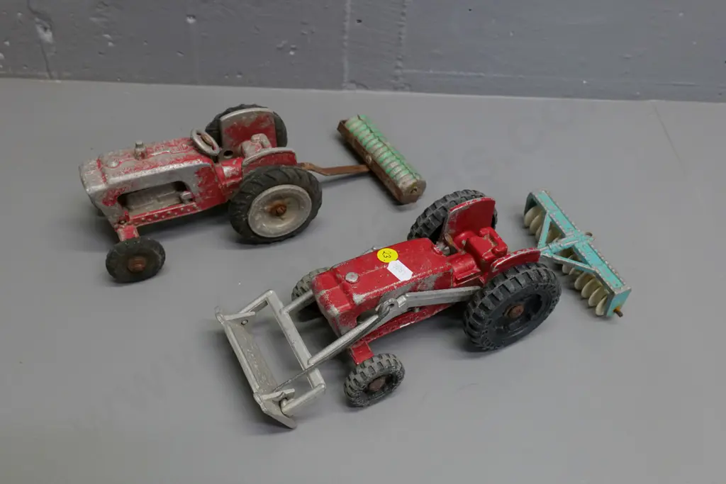 2 Fun Ho tractors and 2 sets of discs, one missing steering wheel, other missing blade & arm Image 1++
