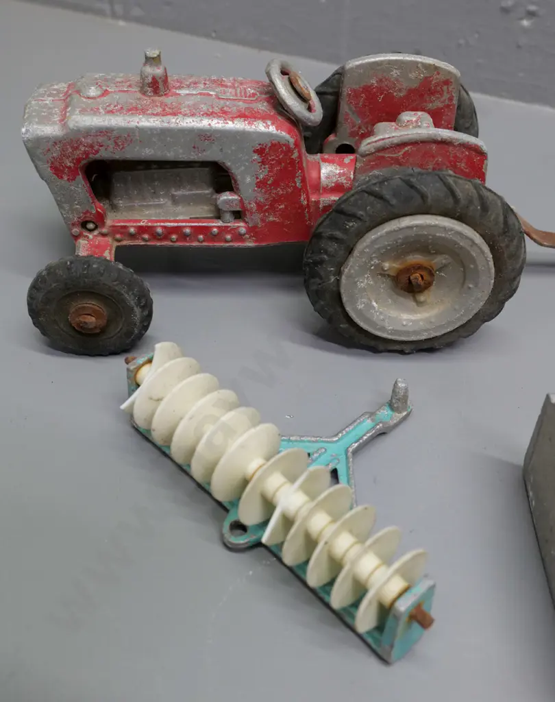 2 Fun Ho tractors and 2 sets of discs, one missing steering wheel, other missing blade & arm Image 1++
