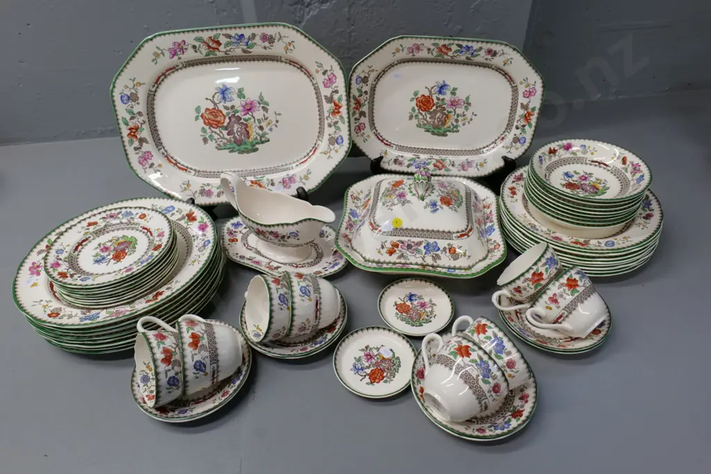 Spode Chinese Rose 8-place dinner set w/gravy boat, 2 ashetts, lidded tureen, etc - very good condition Image 1++