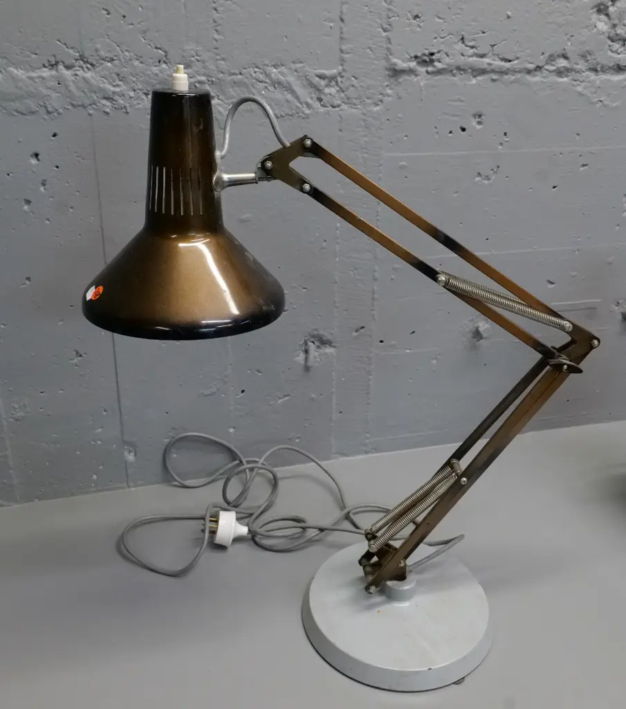 anglepoise lamp with bronze/brown finish - shade diameter 190 Image 1++