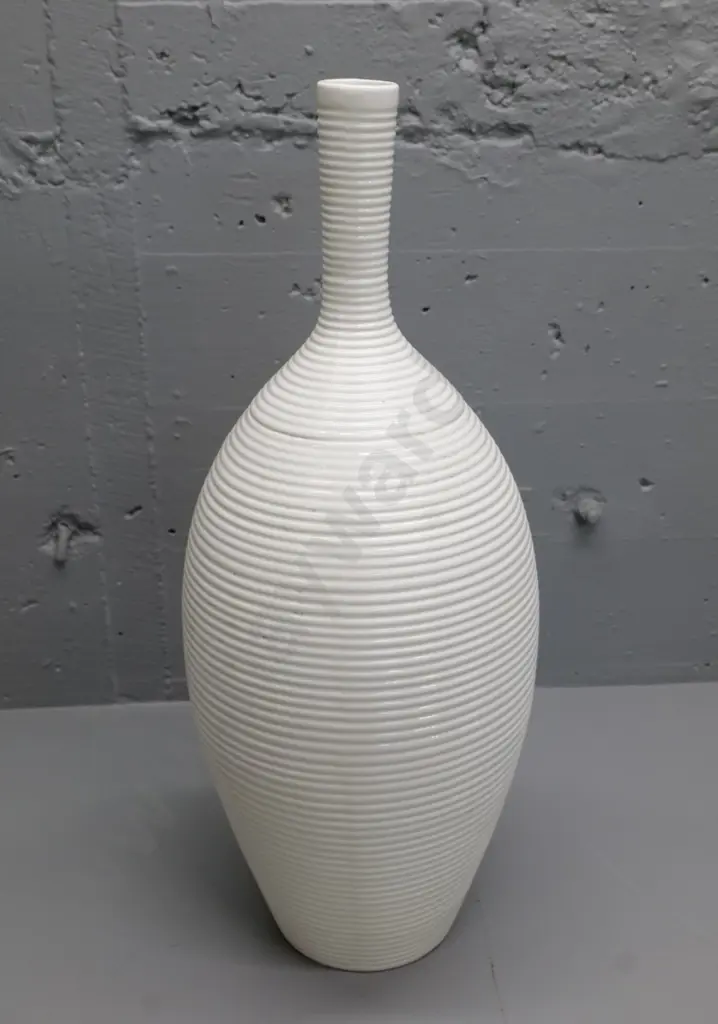 large narrow-neck pottery vase with ribbed pattern - no maker's mark H-610 Diameter approx. 240 Image 1++