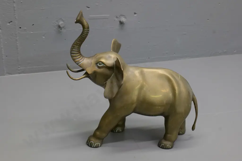 large brass elephant figure H-370 L-400 Image 1++