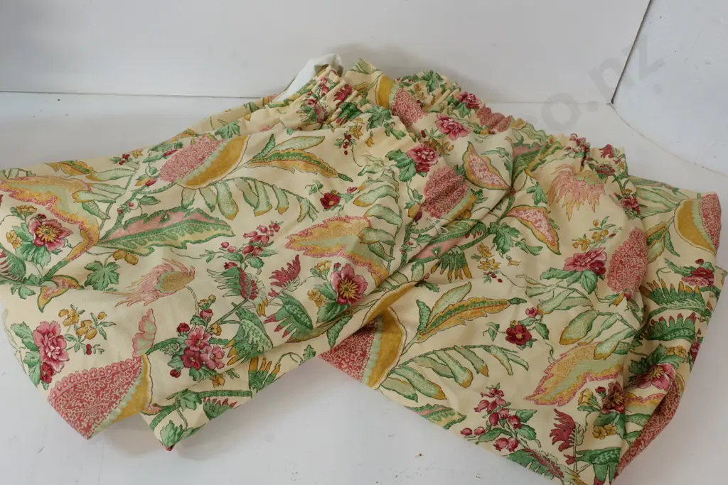 pair of Sanderson printed linen lined curtains - each H-2050 W-1900 Image 1++
