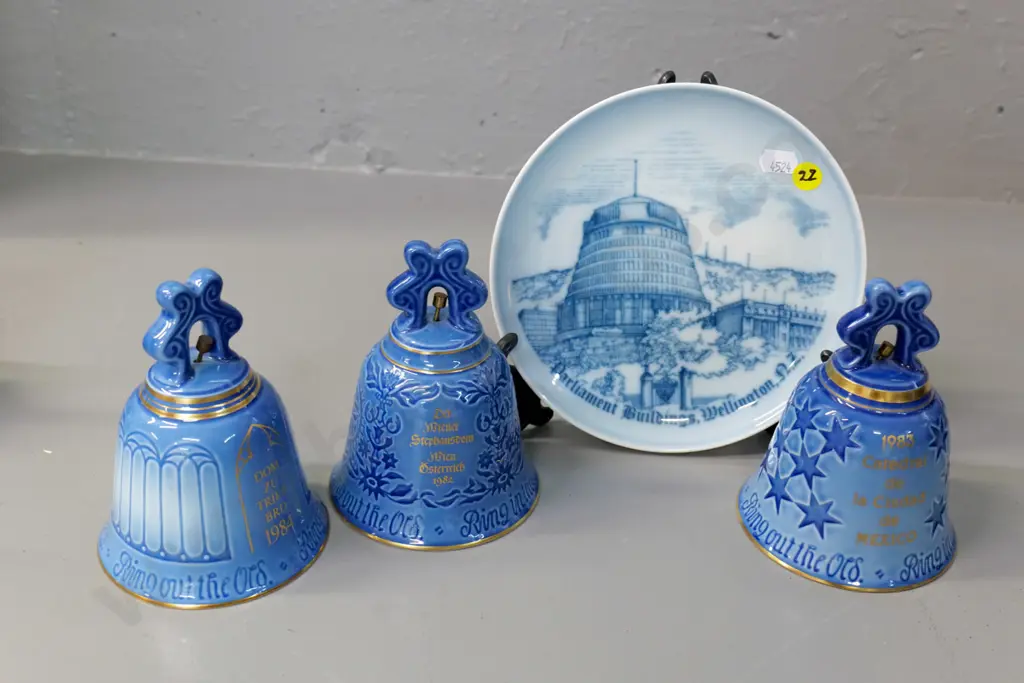 3 Bing & Grondahl Christmas bells H-130 - 1982,83 & 84 - and a New Zealand Beehive commemorative plate Image 1++