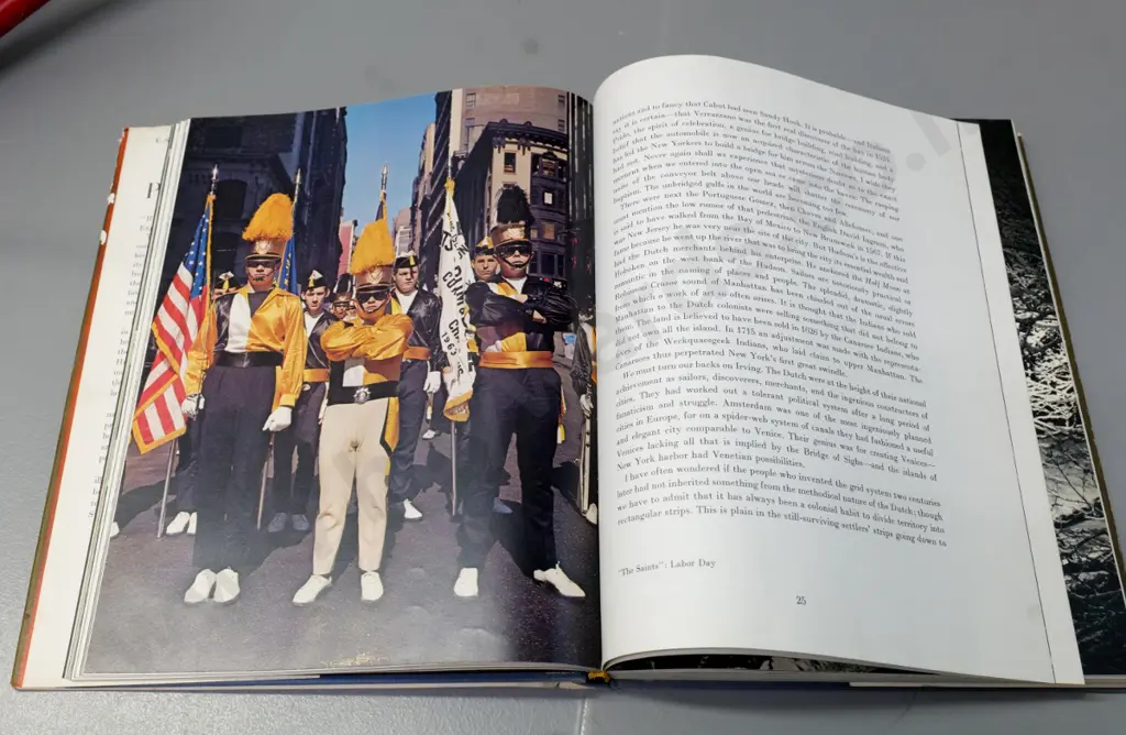photo book - New York Proclaimed - photos by Evelyn Hofer, text by V.S. Pritchett, 1964/65 Image 1++