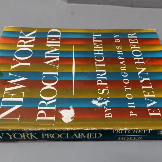 photo book - New York Proclaimed - photos by Evelyn Hofer, text by V.S. Pritchett, 1964/65