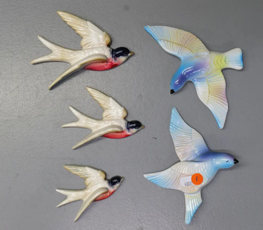 5 wall-hanging flying birds - 3 Coral Craft New Zealand swallows, largest H-100 L-120 and 2 unmarked bluebirds Image 1++
