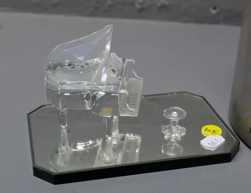 Swarovski crystal ornament - grand piano & stool on mirrored base H-70 - base is 140 x 90 Image 1++