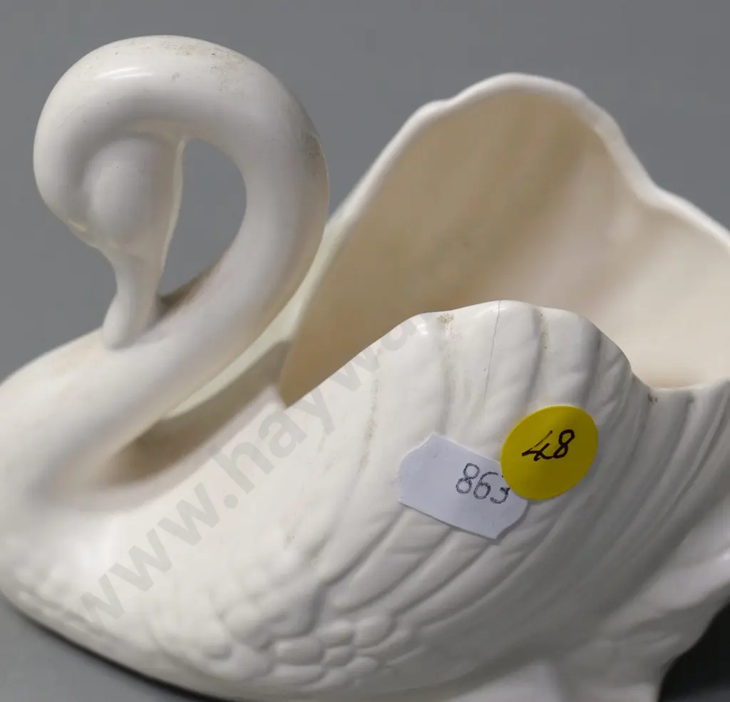 small Crown Lynn swan vase No. 154 - hairline crack to rim Image 1++