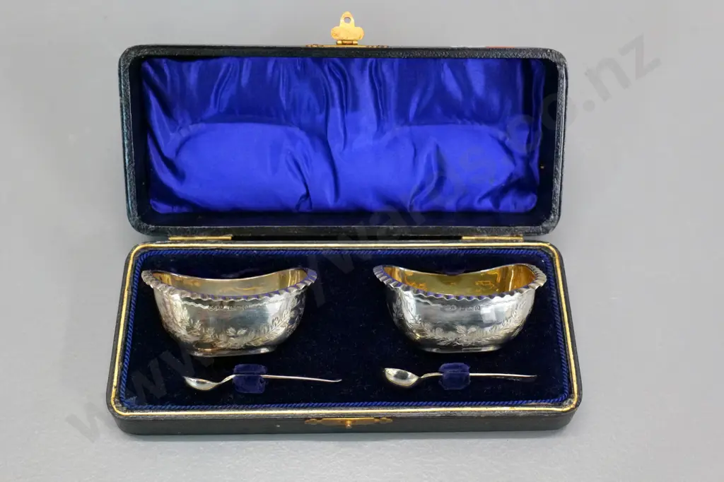 pair of sterling silver open salts with spoons in fitted case Image 1++