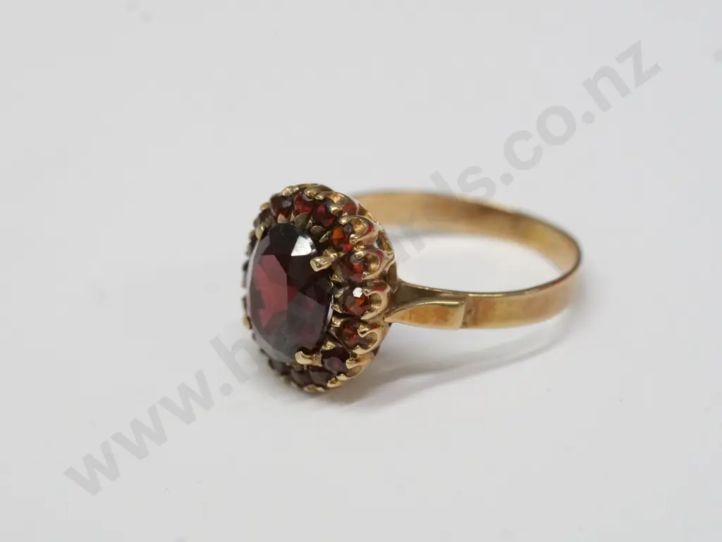 9ct garnet dress ring Image 1++