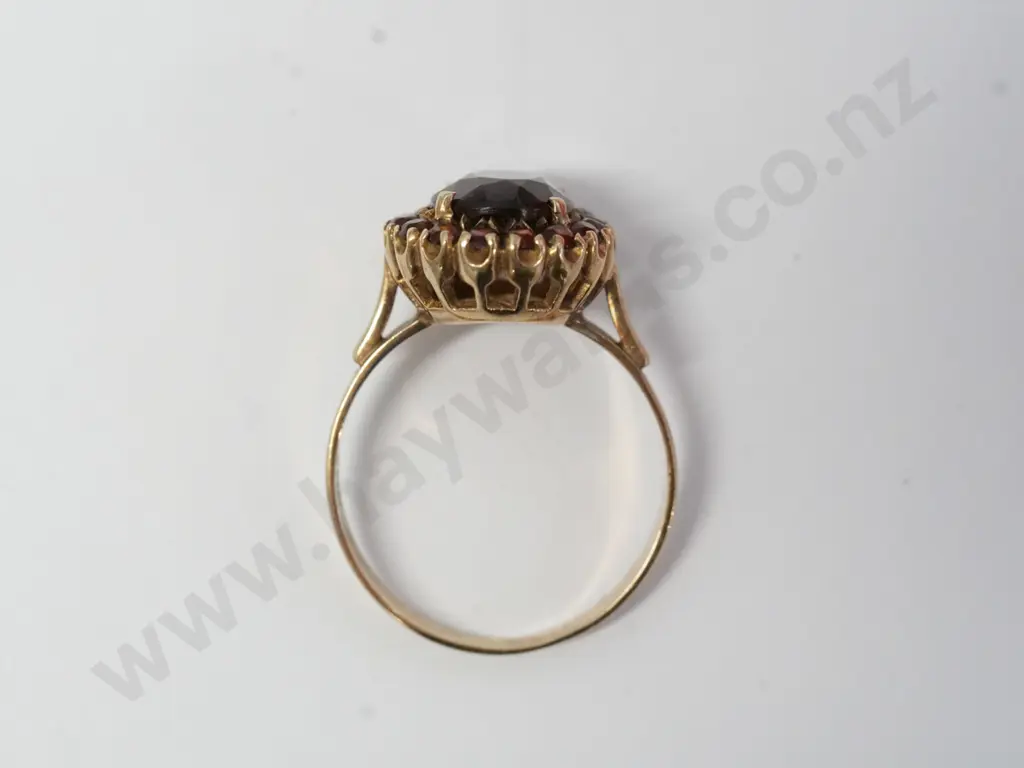 9ct garnet dress ring Image 1++