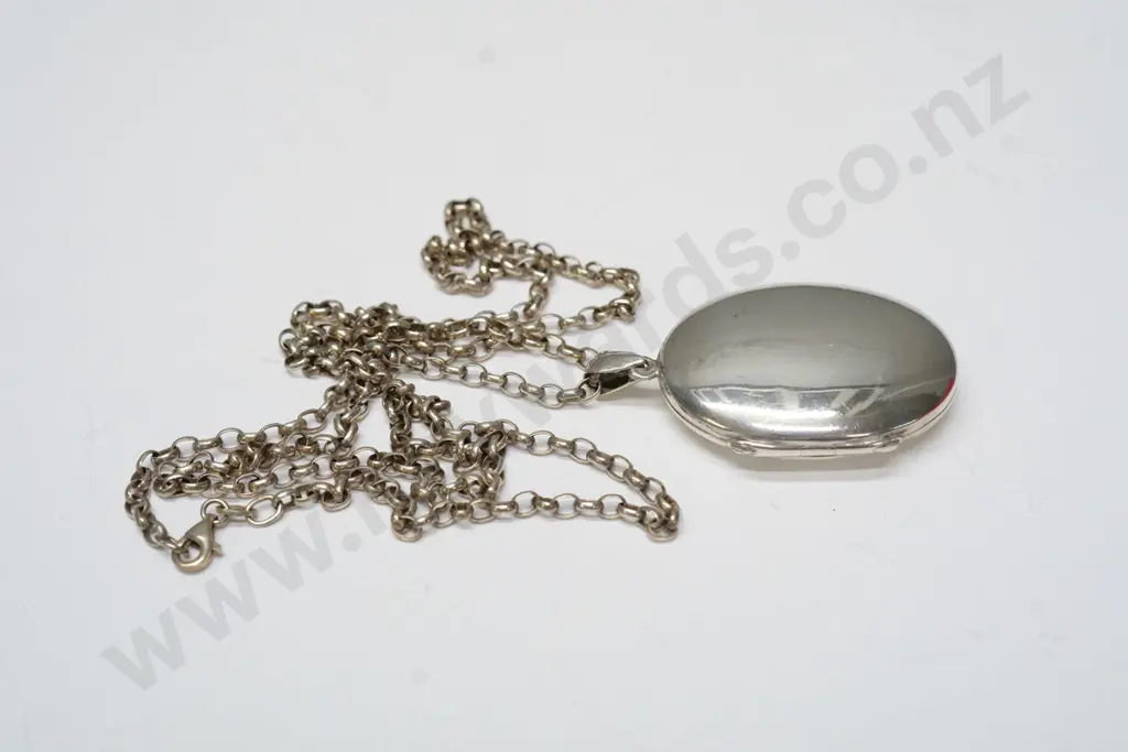 silver locket & chain stamped 925 Image 1++