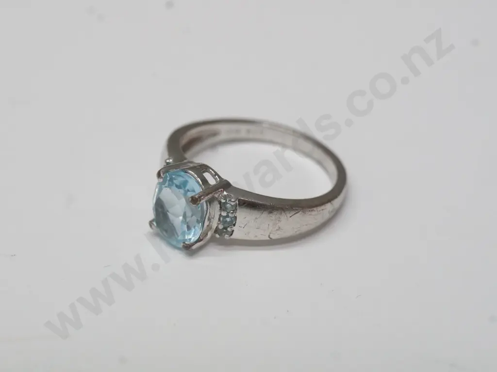 silvr aquamarine dress ring stamped 925 Image 1++