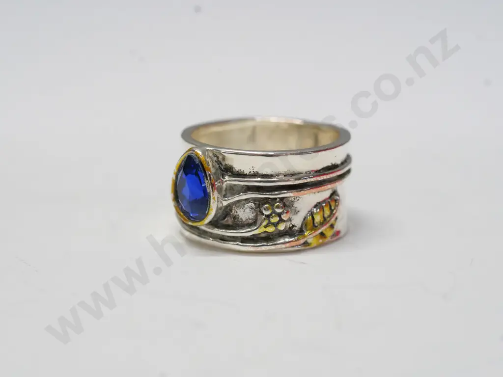 silver ring with blue stone stamped 925/750 Image 1++