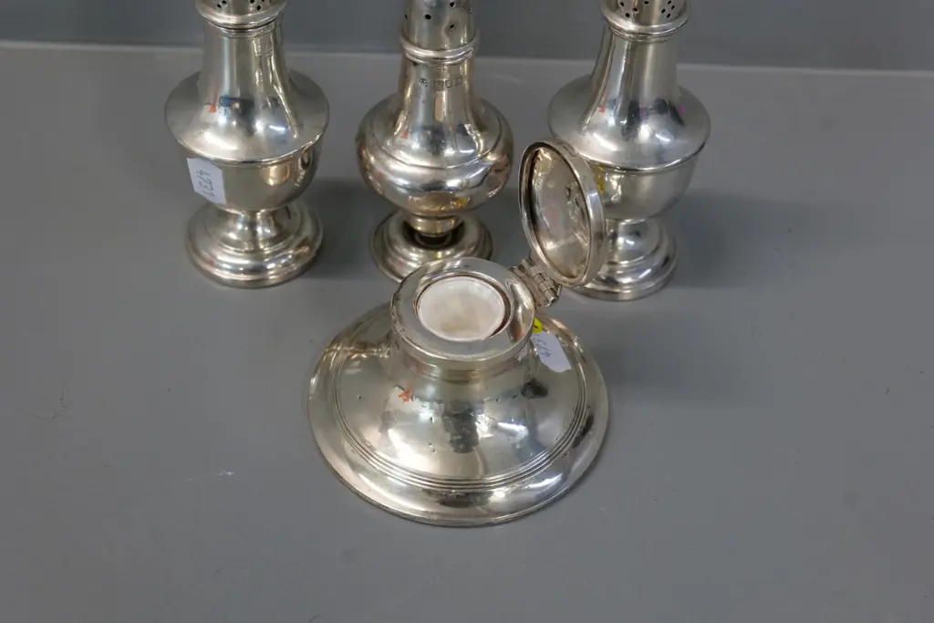 4 sterling silver items - 3 pepper pots and an inkwell, tallest H-130 Image 1++