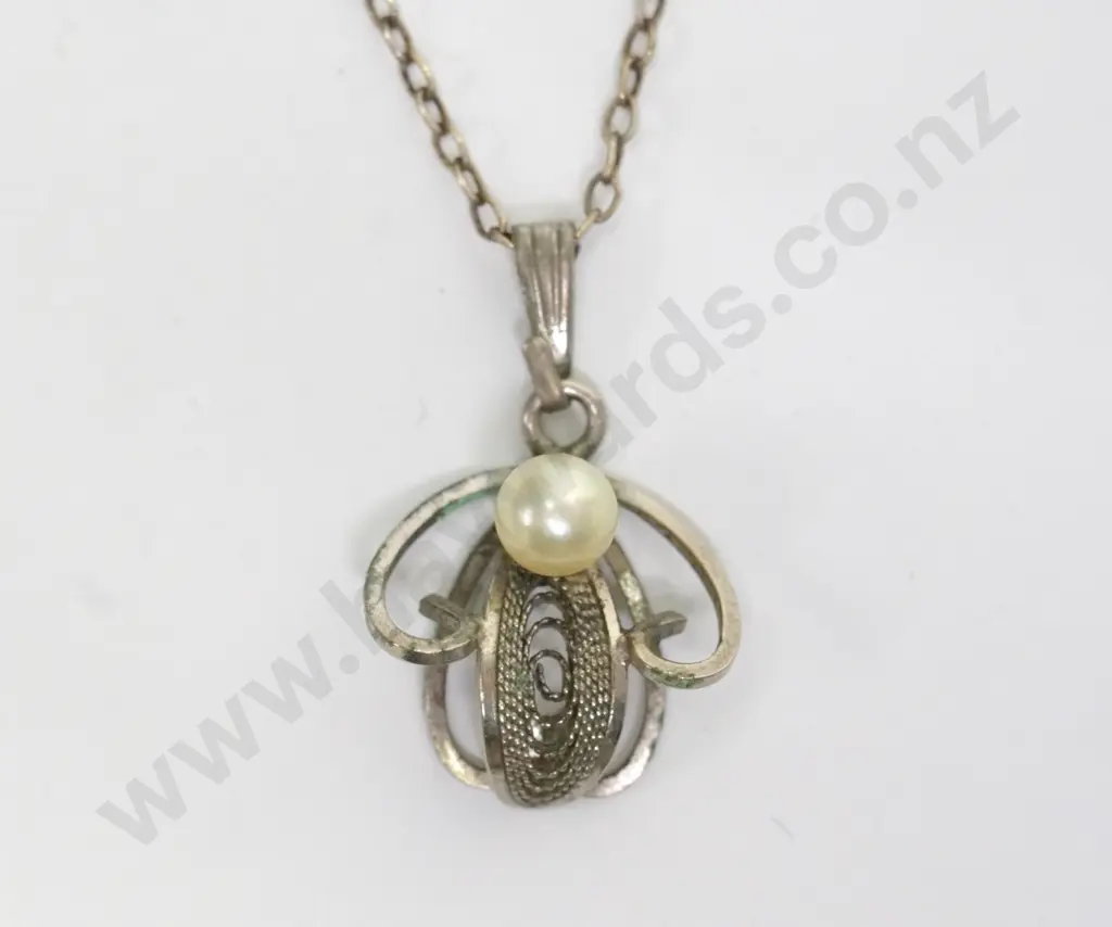 silver pearl necklace no mark Image 1++