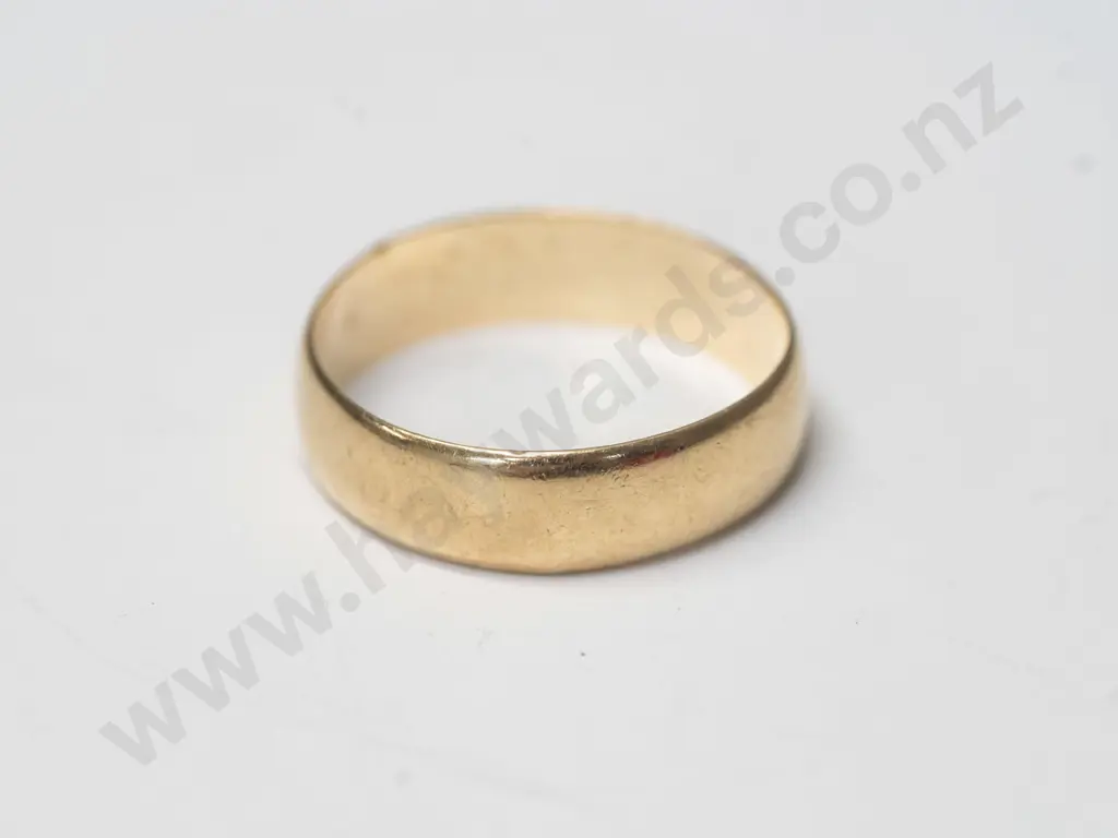 9ct gold wedding band Image 1++