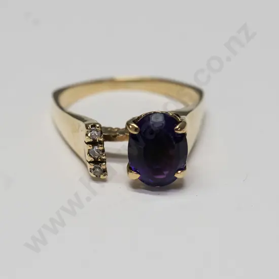 amethyst & cz dress ring stamped 9ct