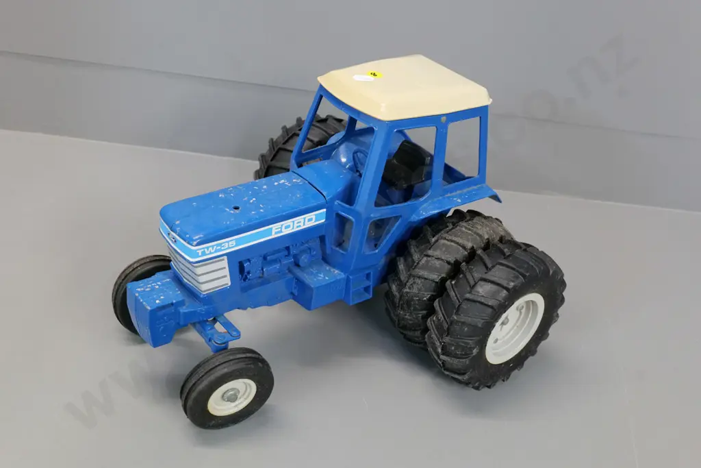 large cast metal and plastic ERTL cast metal Ford TW-35 tractor with working steering - H-260 L-360 W-340 across wheels Image 1++