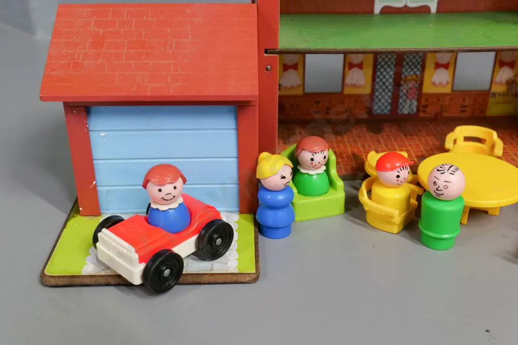 retro Fisher Price doll's house with furniture and figures - hinged and has carry handle H-220 L-420 closed Image 1++