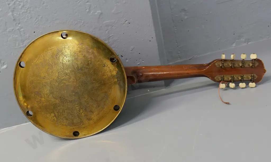 'Challenge' banjo mandolin with wood frame, etched brass resonator/back L-570 back diameter 240 Image 1++