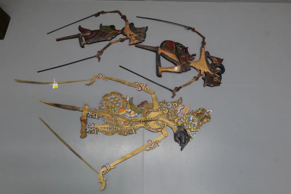 3 Indonesian shadow puppets - one painted leather with horn handles H-730 and two painted wood Image 1++