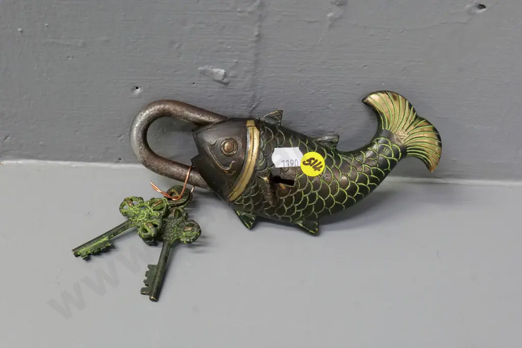 heavy brass fish-shaped padlock with green and black finish, 2 ornate keys L-180 Image 1++