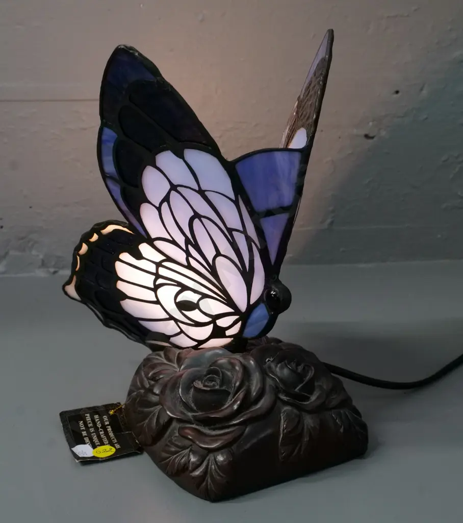 reproduction stained glass butterfly lamp on composite metal-look base H-240 W-170 D-170 Image 1++