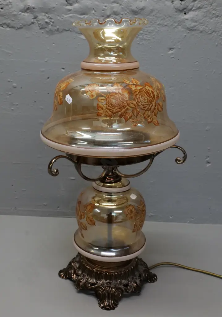 table lamp in style of kerosene lamp, with amber tinted floral motif glass shade H-560 Image 1++