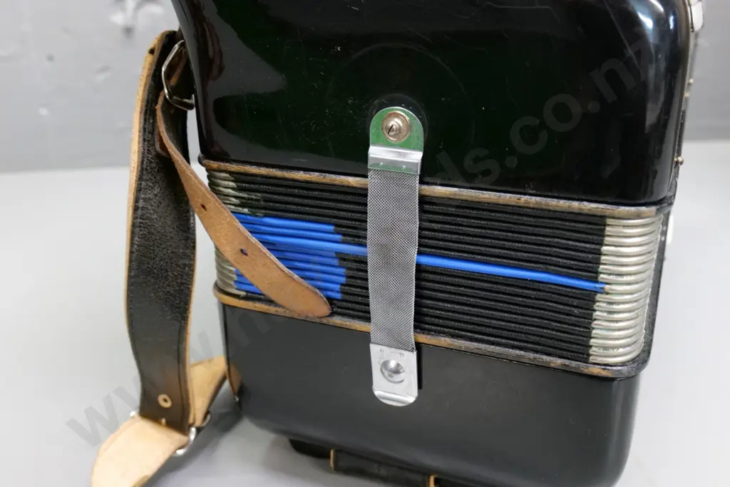 Hohner Arietta IIM piano accordion with hard case - damage to case, repairs to bellows, missing a closure strap Image 1++