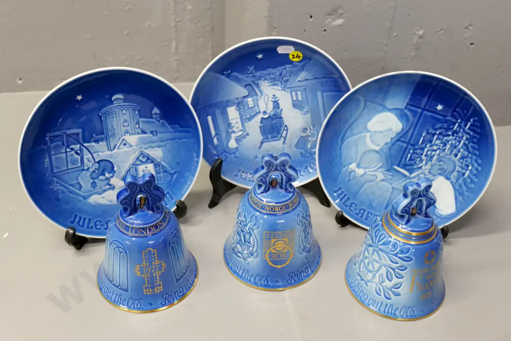 3 Bing & Grondahl Christmas bells H-130 and matching year plates - 1977, 78, 79 Image 1++