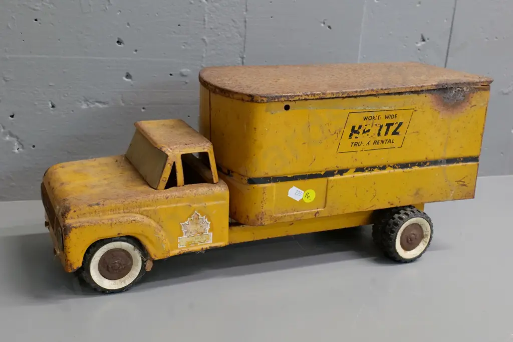 Li'l Beaver Hertz moving truck - made in Canada - corrosion and missing back door H180 L450 Image 1++