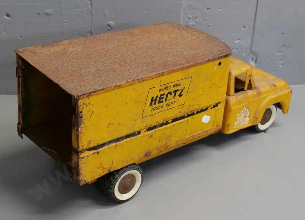 Li'l Beaver Hertz moving truck - made in Canada - corrosion and missing back door H180 L450 Image 1++