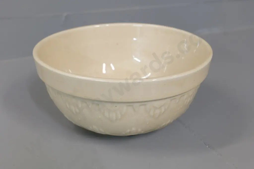 Temuka ware figured mixing bowl H-110 Diameter 240 Image 1++