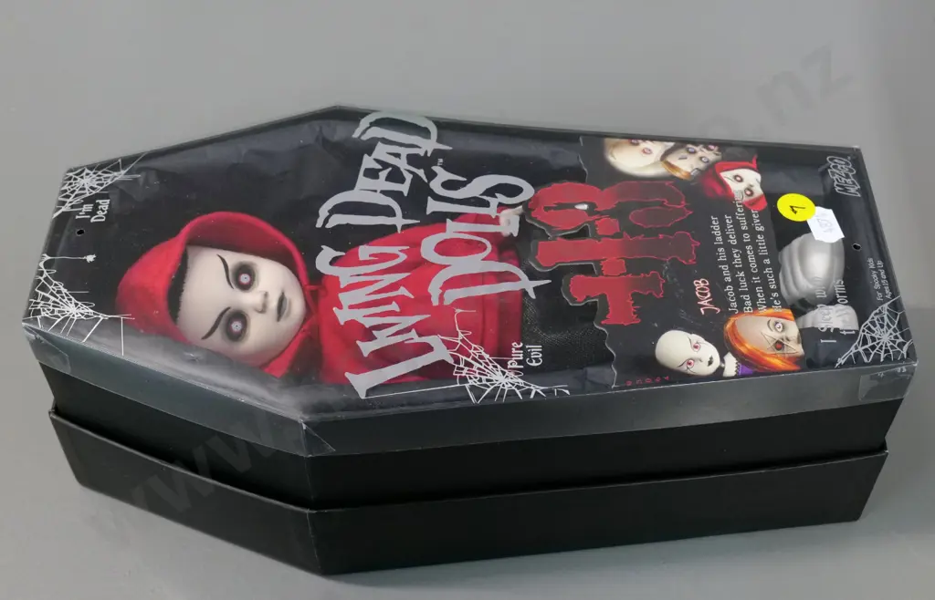 Mezco Living Dead doll "Jacob" in original coffin box - box is L-300 Image 1++