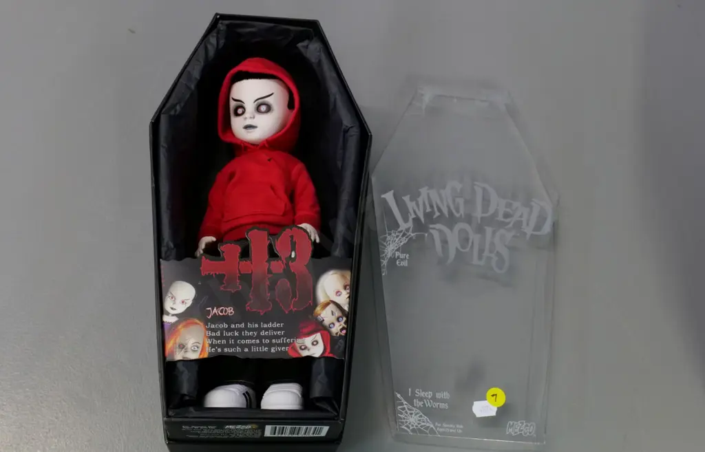 Mezco Living Dead doll "Jacob" in original coffin box - box is L-300 Image 1++