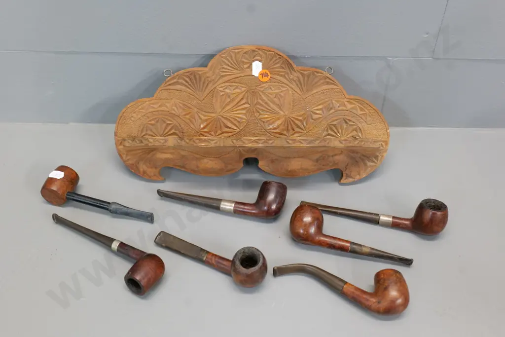 chip-carved wall hanging pipe rack H-150 W-300 and 7 assorted smoker's pipes Image 1++