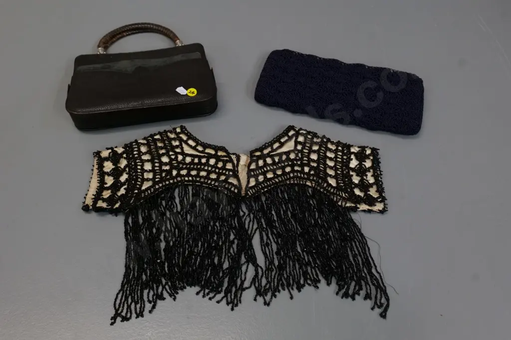 vintage beaded and fringed collar H-220 L-380, beaded clutch purse, and a small leather bag Image 1++