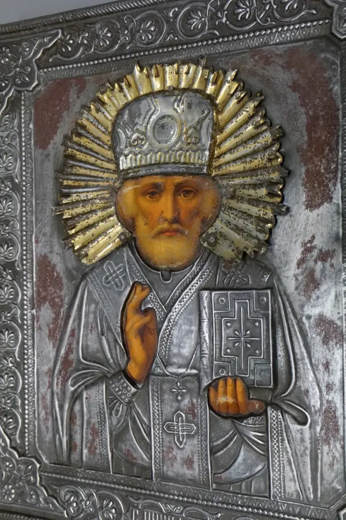 European orthodox religious icon with embossed metal oklad covering - some wear to gilding and paint H-310 W-260 Image 1++