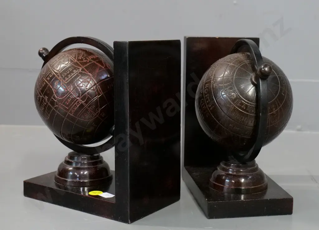 pair of wood, metal & composite world globe motif book-ends H-170 W-170 Image 1++