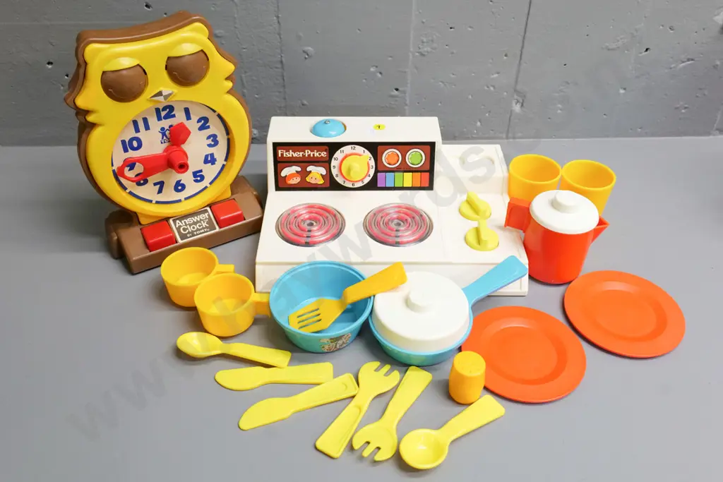 retro toys - Fisher Price kitchen cooking set and a Tomy Answer Clock H-250 W-170 Image 1++